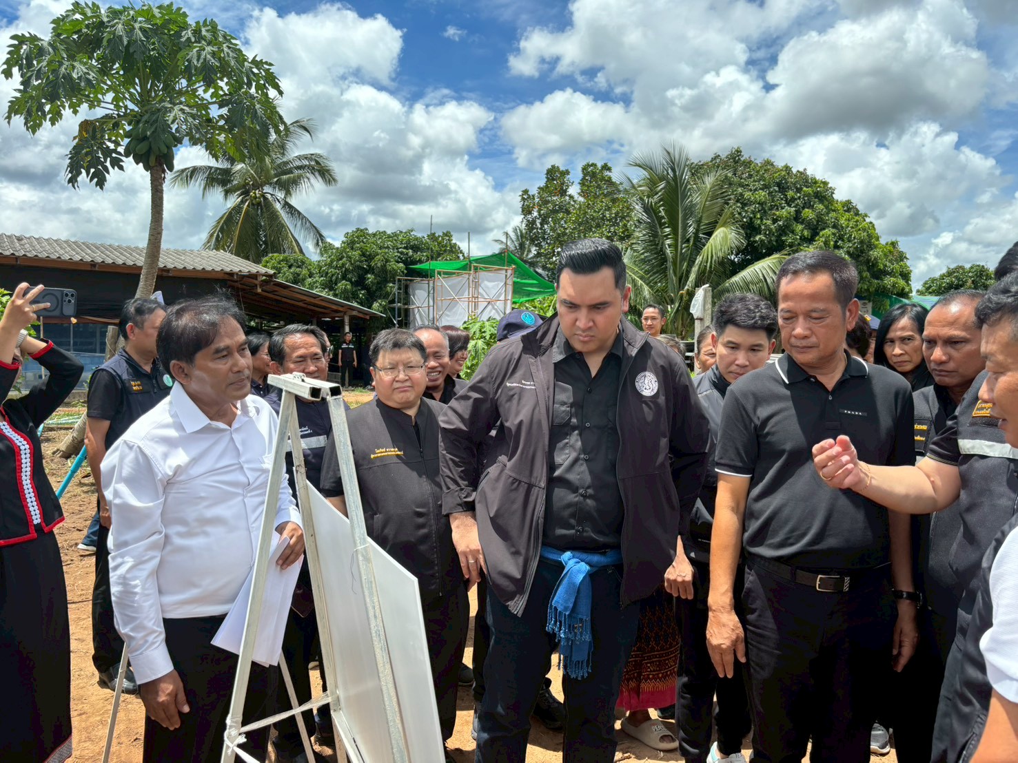 title - รองเลขาธิการ ส.ป.ก.ร่วมงาน ‘ประมงร่วมอาสาพาปลากลับบ้าน’ ประจำปี 2569 พร้อมลงพื้นที่กลุ่มปลูกหม่อนเลี้ยงไหมอุตสาหกรรม บ้านด่านตึง จ.สกลนคร